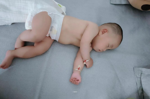 开原几个月宝宝会抬头